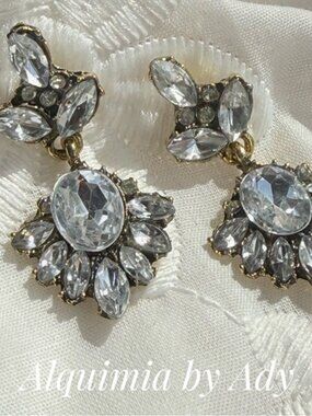 CHANDELIER GOLD MONUMENTAL EARRING + Statement gold earrings